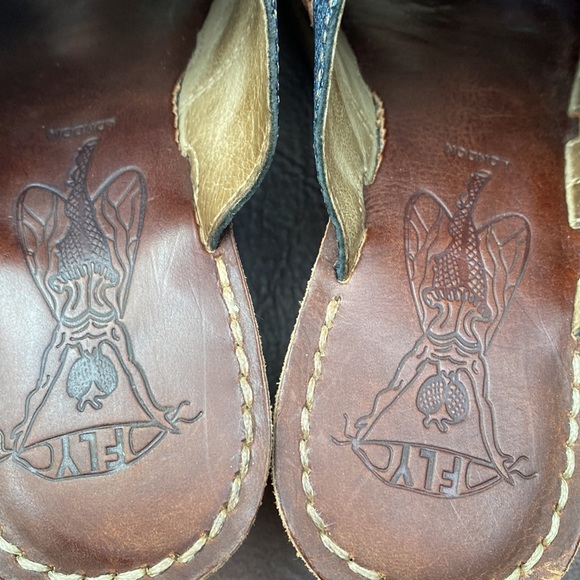 Fly sandals - Picture 2 of 7